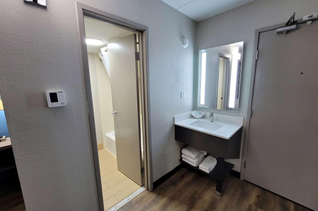 Wingate By Wyndham Wichita Airport Hotel Luaran gambar