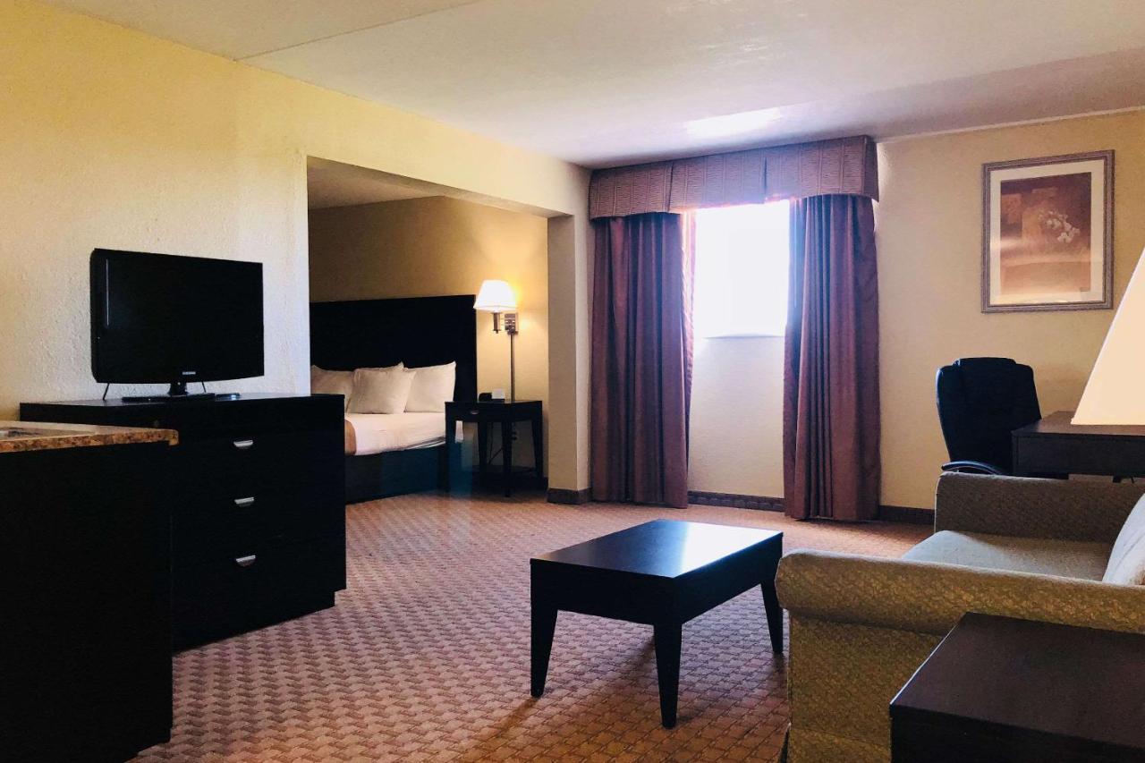 Wingate By Wyndham Wichita Airport Hotel Luaran gambar