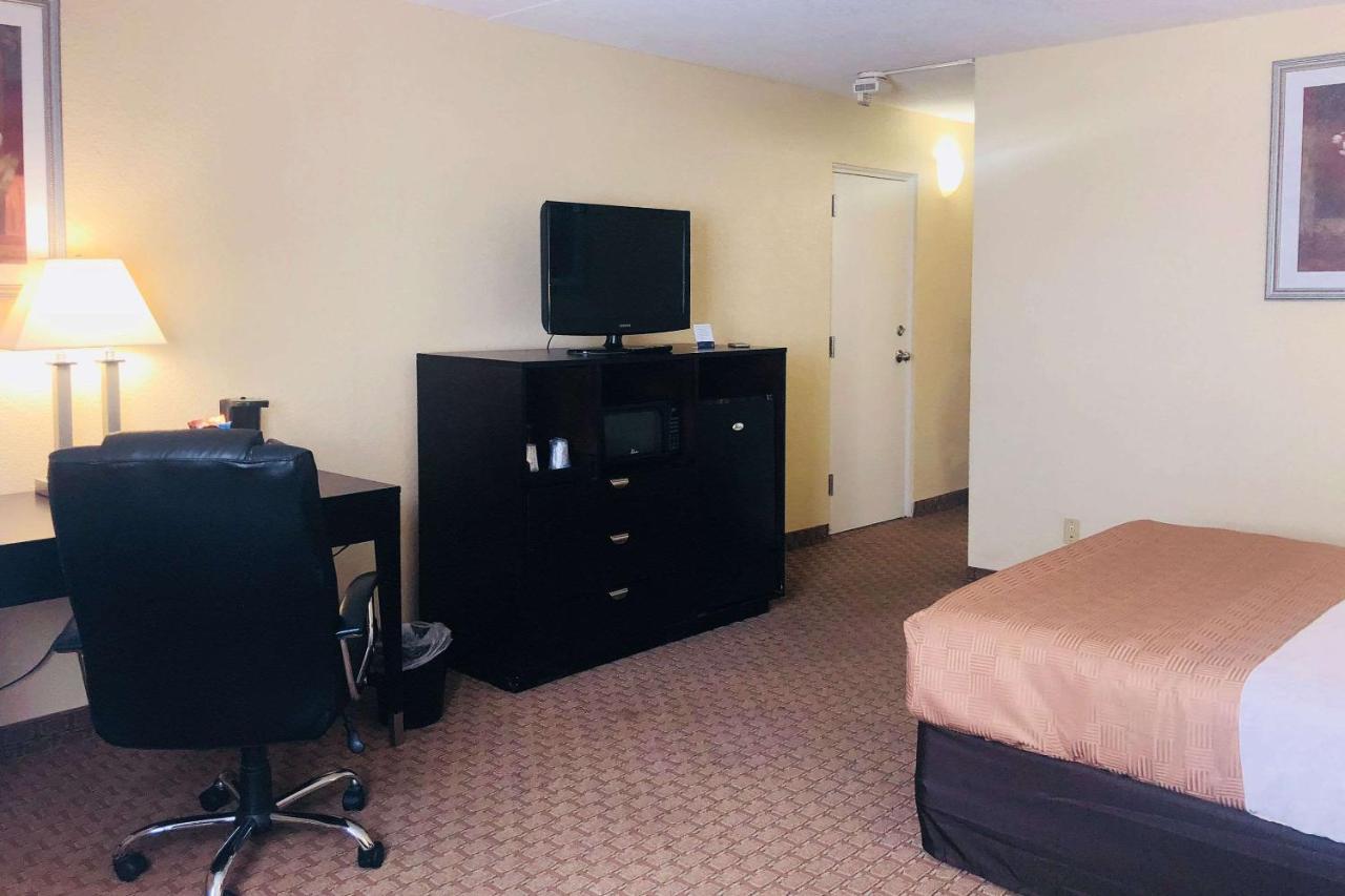 Wingate By Wyndham Wichita Airport Hotel Luaran gambar